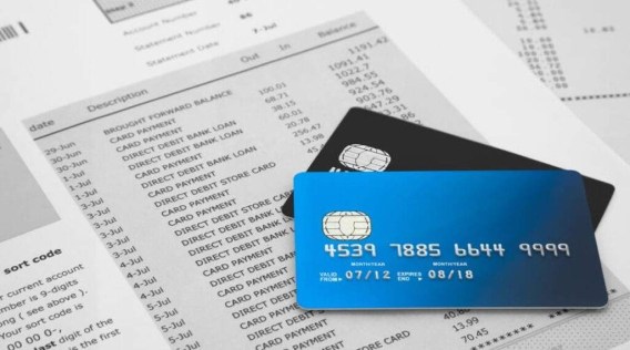 Thói quen kiểm tra sao kê tín dụng thường xuyên