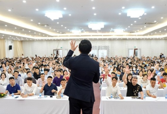 Bán khóa học dạy làm giàu nhanh