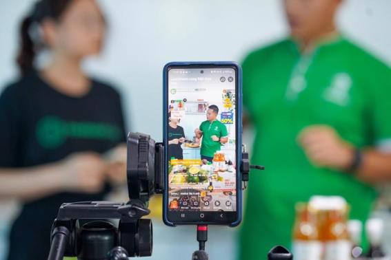 Tối ưu quyền lợi khi mua sắm qua Livestream 1 Mua sắm qua livestream