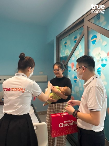 TrueMoney+ lan tỏa yêu thương, trao 100 suất quà Tết tại Bệnh viện Nhi Trung ương dịp đầu xuân 2 Tết nhẹ